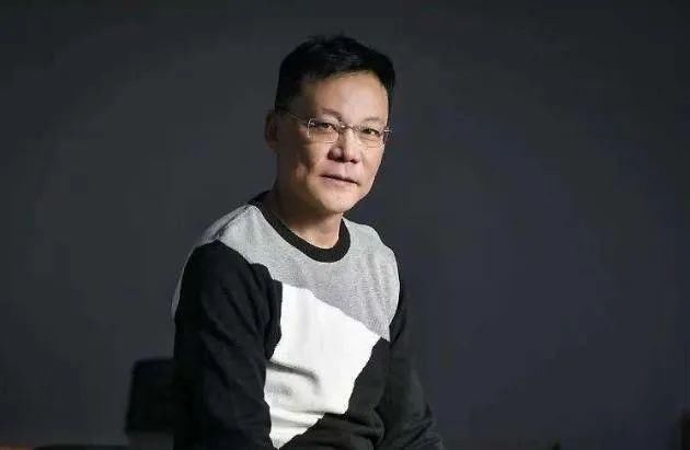  闹剧|李国庆“强势回归”被拘留，这场闹剧是两人开撕？