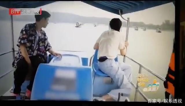  手机|郑爽手机掉湖里了,反应过于真实戳中笑点,与王鹤棣对话引大笑