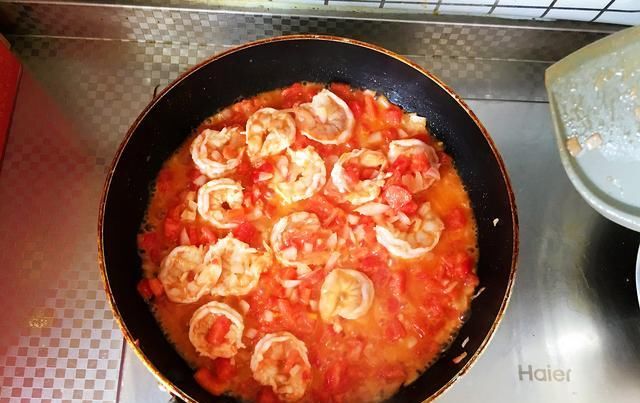 意大利|番茄虾仁意大利面，孩子想吃意大利面不用买，简单营养自己做