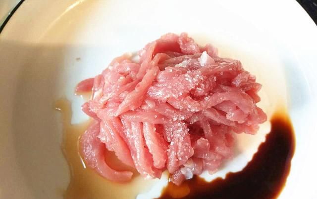  做法|正宗鱼香肉丝做法，怎么调鱼香味？一定记住这个窍门