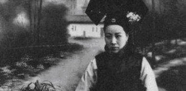 溥仪|末代皇帝溥仪年少时很顽劣,喜欢虐待太监,只有此人能管束他!