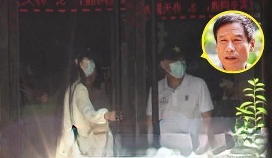  婚姻|62岁老戏骨约会长发清纯美女，单独吃饭同回酒店，30年婚姻有危机