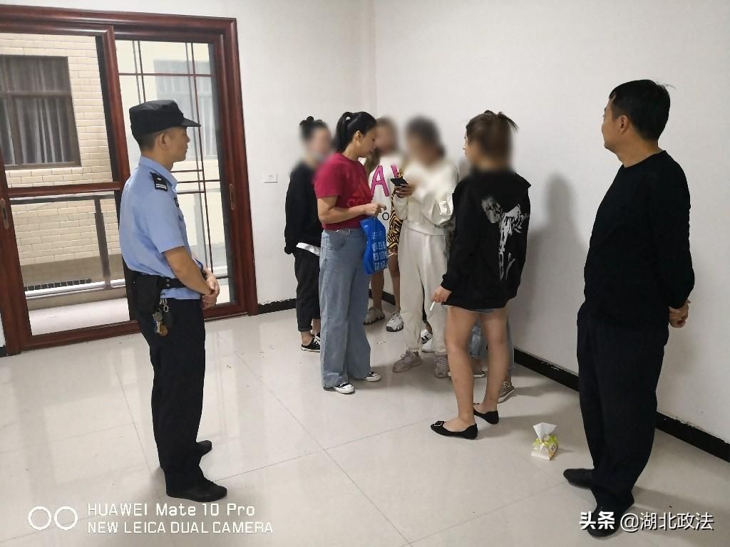 嫌疑人|非法拘禁4名少女，强迫其在KTV有偿陪侍，犯罪嫌疑人最小18岁