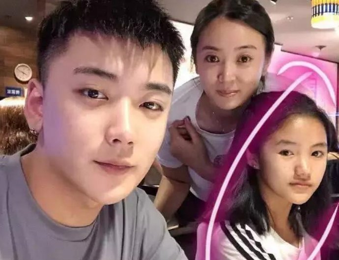  城市|记得《变形计》最美农村女孩李勒优吗？被富豪妈妈收养后，她成这样