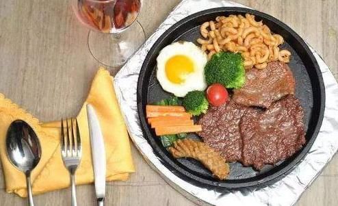 尊贵身份|去西餐厅吃牛排,别光说几分熟,多说一句话,牛排大一圈!