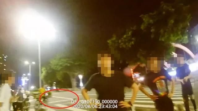 车车|21岁小伙开888号兰博基尼横跨三车道掉头，连撞两车车损50万！