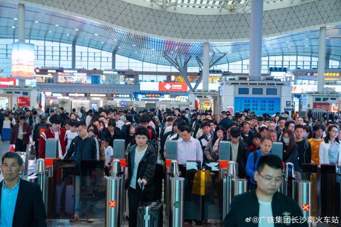 20.97万！长沙南站单日发送客流创历史新高
