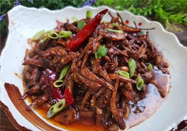 东北|小野生鱼怎样做好吃，东北小鱼酱的做法，酱香味浓，开胃下饭