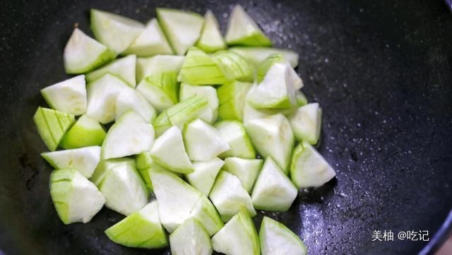  丝瓜|三伏天，吃肉吃鱼都不如喝这汤，高蛋白低脂肪又美味，鲜香开胃