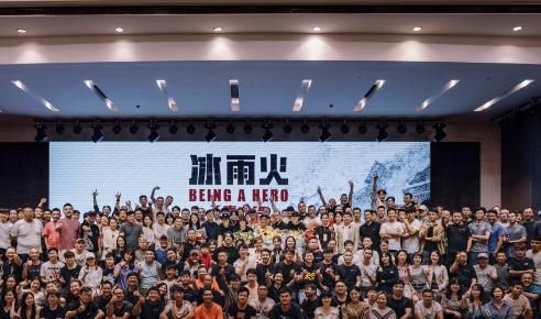  好评|《冰雨火》杀青，王一博造型获好评，爱豆转型成功？