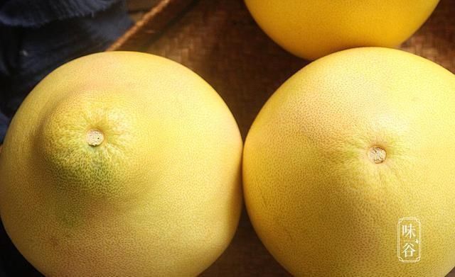 再多|买柚子记住这4点，买再多都不会挑错，柚子香甜汁水多，太实用了