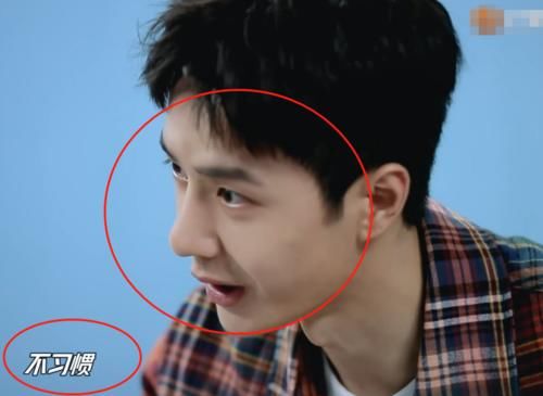  螺蛳粉的时|王一博跟颖宝吃螺蛳粉，镜头特写王一博行为，避嫌与否很明显