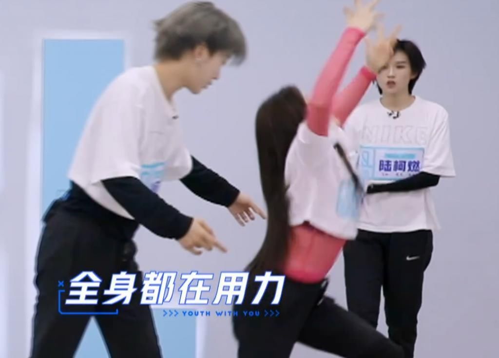 评价|青你2虞书欣不穿塑身衣学舞,听清Lisa的评价,欣欣子要哭