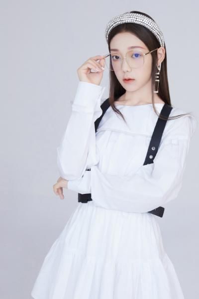  颜引热议|硬糖少女关闭滤镜后，王艺瑾张艺凡变化不大，希林娜素颜引热议！