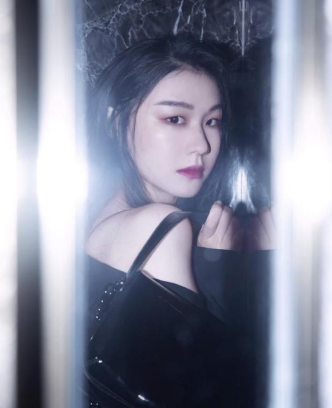 小学同学|baby和金靖竟是小学同学，综艺细胞突出，娱乐圈第二个贾玲？