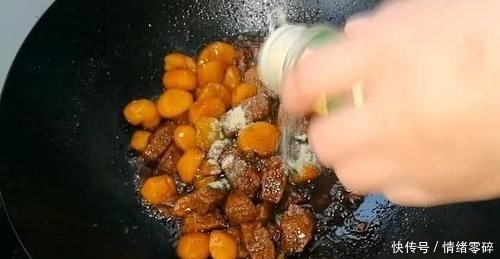 蜜汁|淮扬大厨分享“蜜汁红烧牛肉”简单好吃家常做法,加它鲜香软烂
