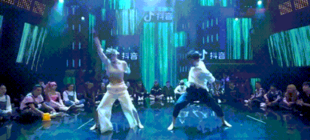  糖果炮弹|《蒙面舞王》强强对决，“调皮蛋”守擂成功！