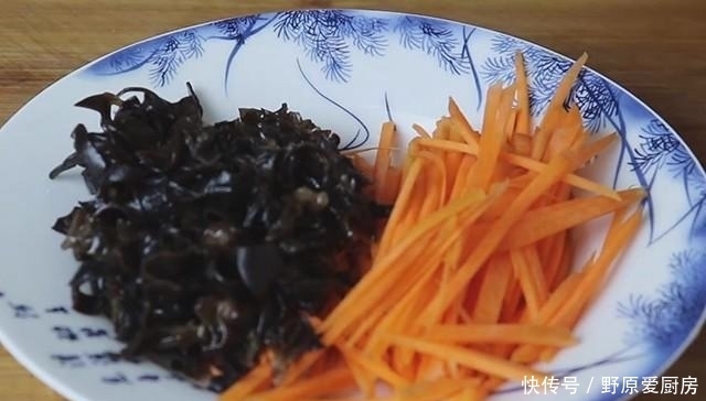 比肉|胡萝卜和它是绝配,这么做比肉都香,好吃又营养,很下饭