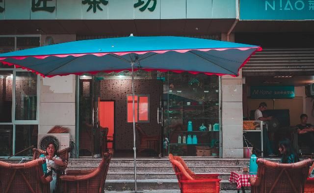  寻味|寻味成都 | 一座来了就不想走的城，一台开了就不想下的车