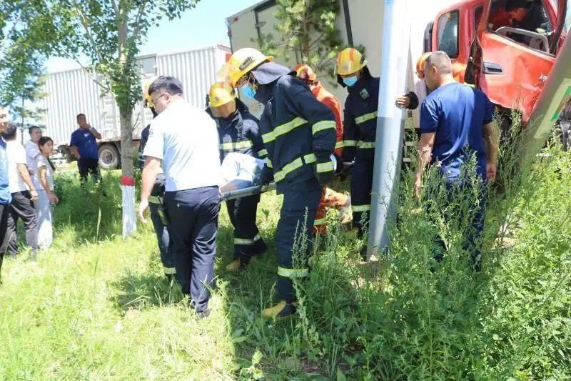  公安|沽源公安交警大队联合消防、医院成功救助交通事故伤者！