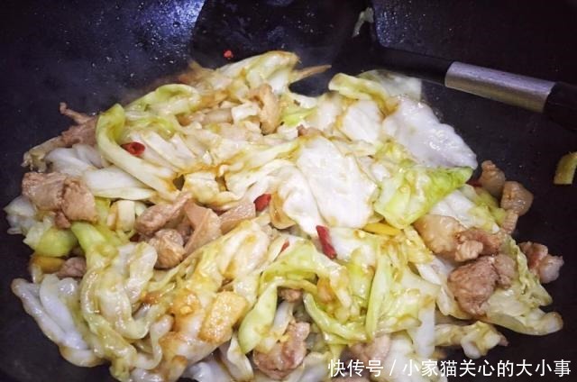 加上|包菜炒五花肉,五花肉不仅不油腻,加上包菜还会特别的清爽!