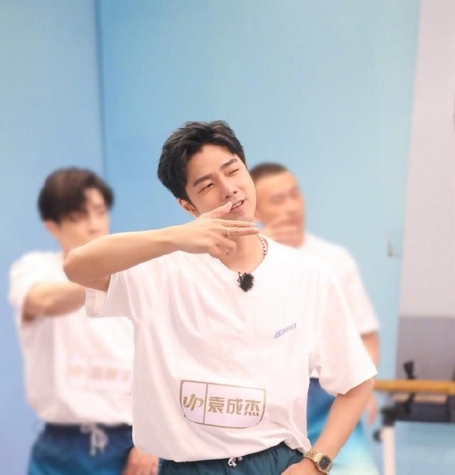  主持人|袁成杰或将成《天天》新主持，自然抛梗综艺感强，与王一博反差大