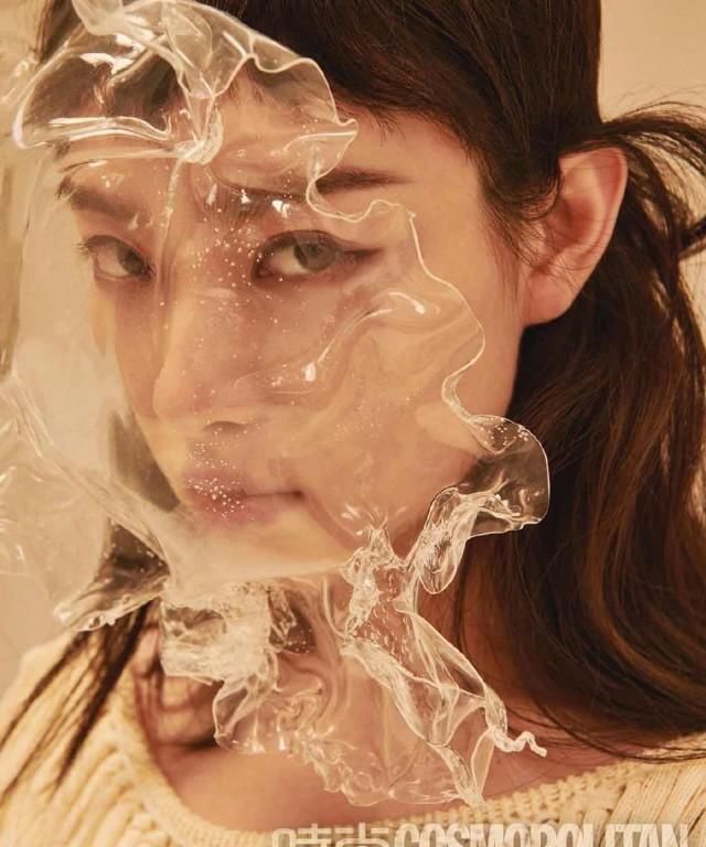  hold|倪妮要不要这么飒？新造型气场“一米八”，锯齿刘海也能轻松hold住