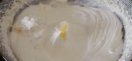 搅散|不需要用烤箱,教你做草莓班戟,比蛋糕店卖的还好吃,简单又好学