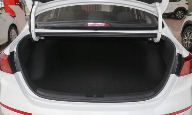 帅气|起亚终于接地气了！新车都跌到10.88万，比思域还要帅气