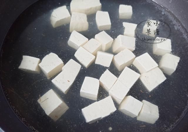  经典|鸭血的经典吃法，滑嫩入味，吃多少次都不会觉得腻，上桌迅速光盘