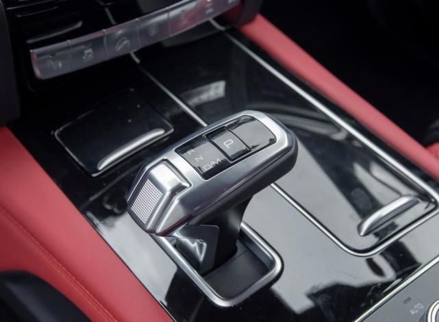 长城|长城越野强将H9,轴距2米8,配高功2.0T+四驱,20.98万起