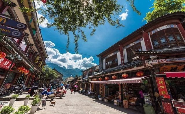  熊猫|中国顶级旅游路线有高铁了！看完熊猫再环洱海，一辆车就能解决