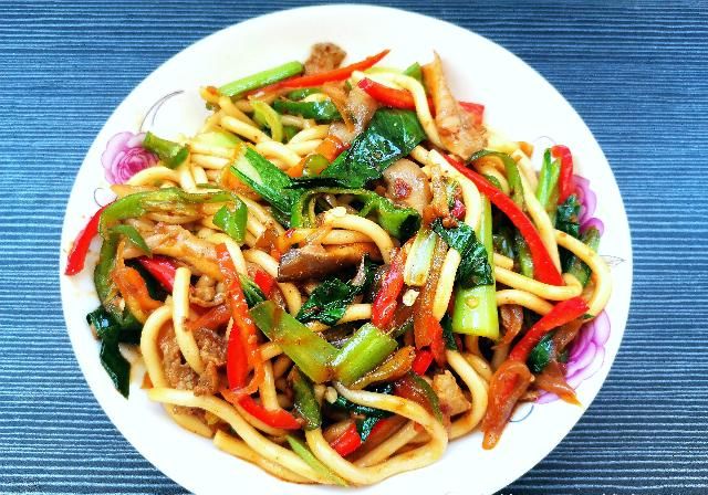 白露|今天白露,这道粉做给家人吃,配上时令菜炒一炒,爽滑筋道很下饭