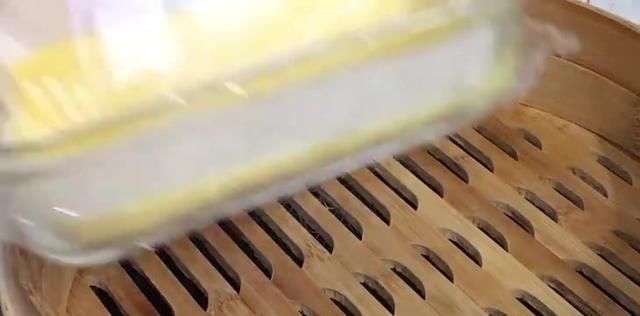  好吃|2个鸡蛋1勺面粉，教你做最简单的鸡蛋糕，细腻柔软，真的太好吃了