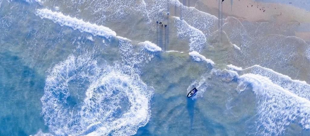  王一博|王一博在海上放飞自我，黄轩：管不住了