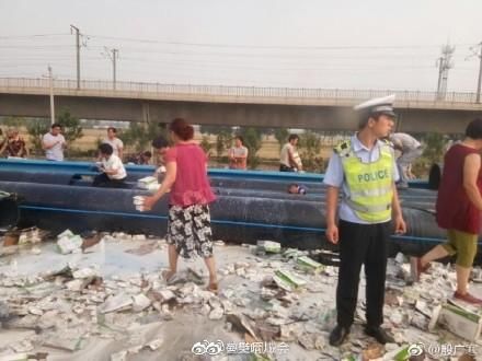  别人|车祸后7吨猪肉遭哄抢，损失近30万元！政府已追回部分被哄抢猪肉