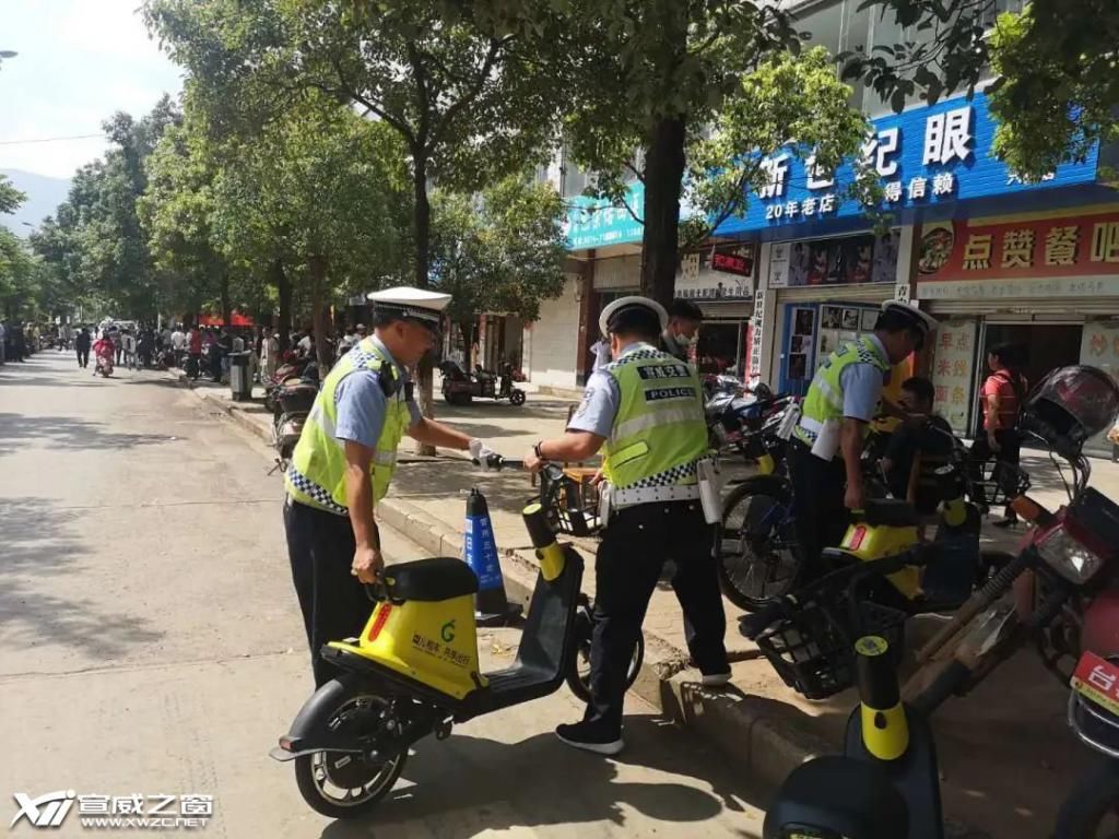  发生|宣威中考首日 考场外发生了这几幕