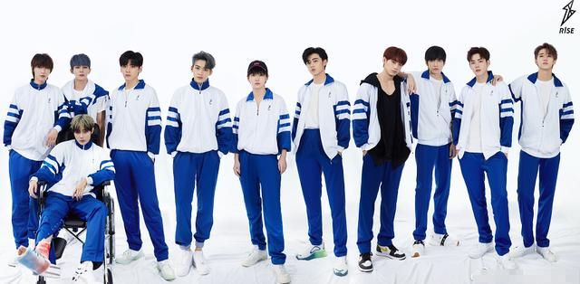 R1SE|《炙热的我们》总决赛,硬糖、火箭少女合影无默契,R1SE团魂绝了