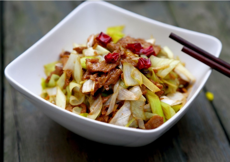 羊肉|葱爆羊肉,先炒葱或先炒肉全错!教你正宗做法,鲜香嫩滑没膻味