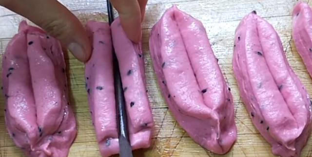  大锅|吃剩的火龙果皮别扔掉，加1碗面粉，不蒸不烙，5分钟做1大锅，香