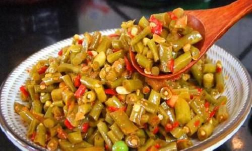 酸豆角|七十岁老奶奶腌豆角,用它来代替白开水,3天就能吃,又酸又脆!