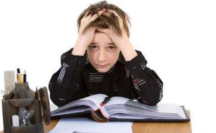 父母|小时候被嘲笑将来掏大粪，长大了还铭记在心，妈妈却怪孩子太记仇