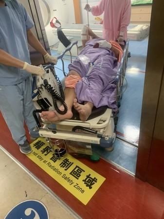KTV|找前女友却遭恶煞围攻 男闯KTV包厢被打趴 民众:新庄日常?