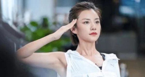  当红|她曾是当红主持人，因念错赞助商名字被“雪藏”，如今30岁成这样