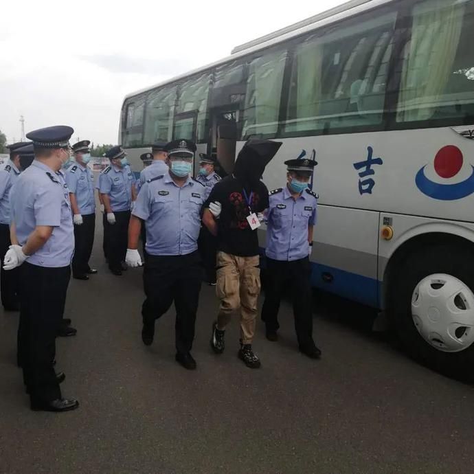  网络|抓获117人！市公安局举行电信网络诈骗案抓捕组凯旋欢迎仪式！