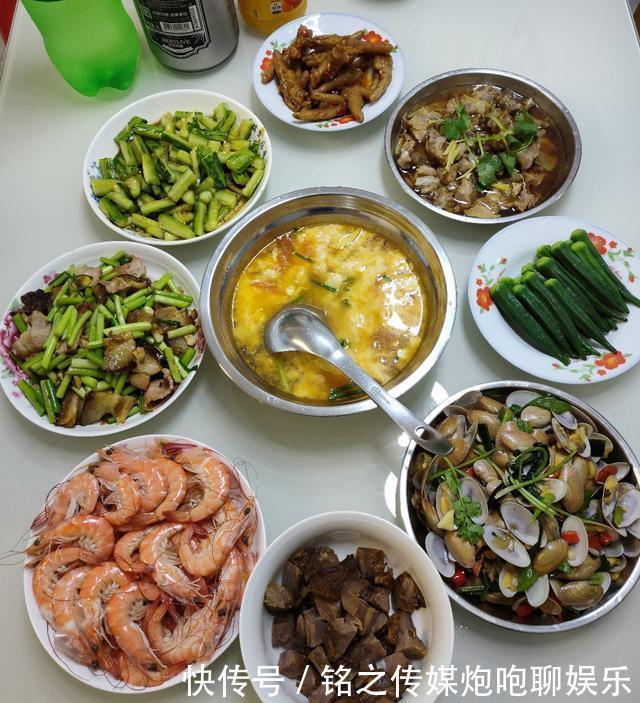 讲究|各地网友晒中秋晚饭,有的丰盛有的讲究,看到最后一个心酸了