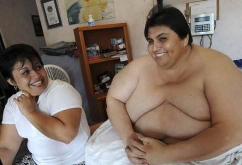 新娘|世界上最胖的男子娶妻，体重1120斤用货车运去接亲，新娘也不轻