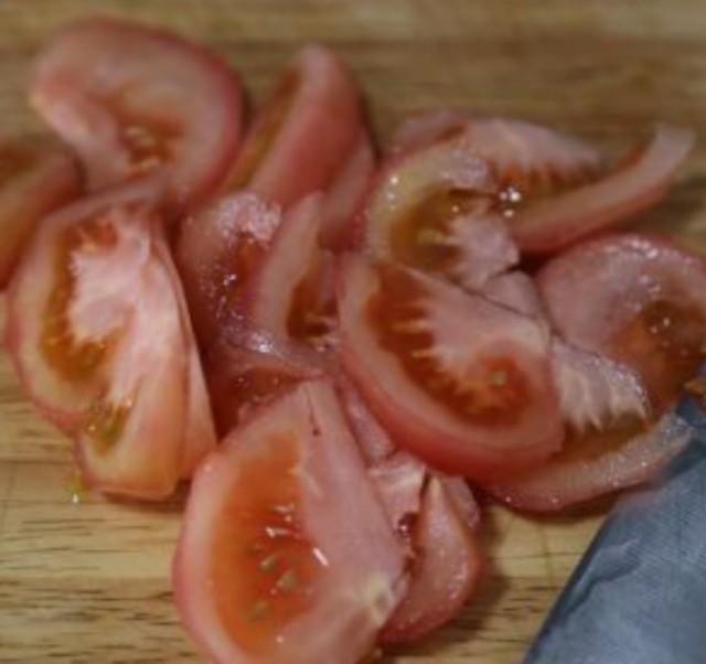 豆腐汤|美味可口，酸咸开胃的金针菇豆腐汤你也来做做尝尝吧！