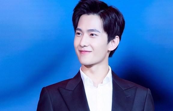  哥哥|帅哥VS美食？《元气满满的哥哥》《中餐厅》同天播出，你更爱谁？