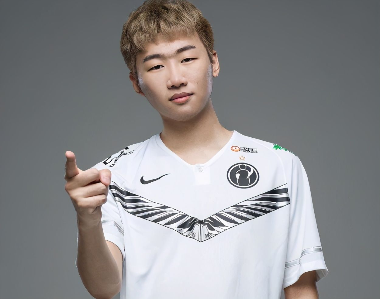 宁王|Theshy杀疯了？再次内涵宁王：Rookie15分才能吃蓝